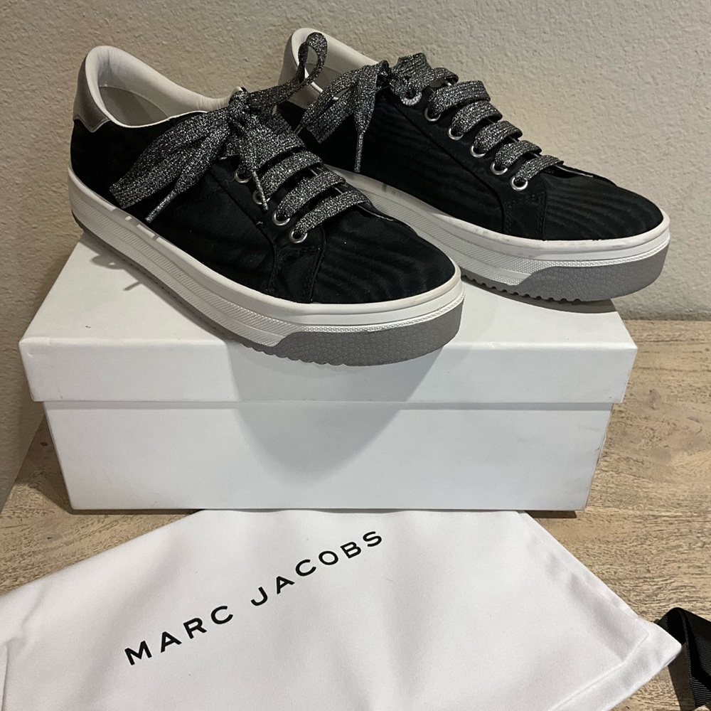 MARC JACOBS Black Silver Leather Lace Up Empire Low Platform Sneakers Size 39 9